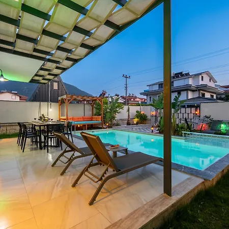 Atllivillano:8 Villa *