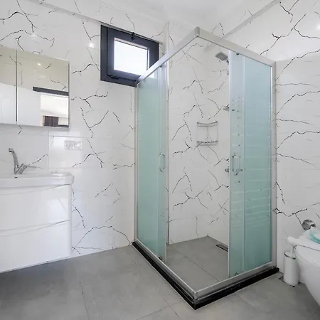 Atllivillano:8 Villa